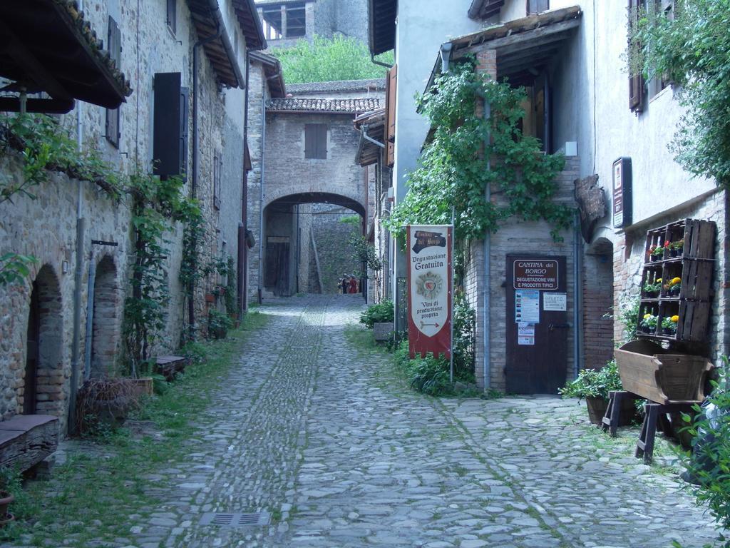 La Locanda Del Borgo Torrechiara Εξωτερικό φωτογραφία